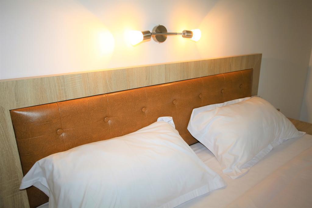 Aby Sunrise Hotell Orşova Exteriör bild
